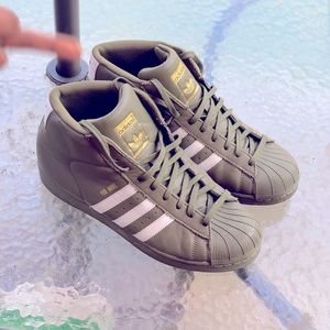 Olive adidas!